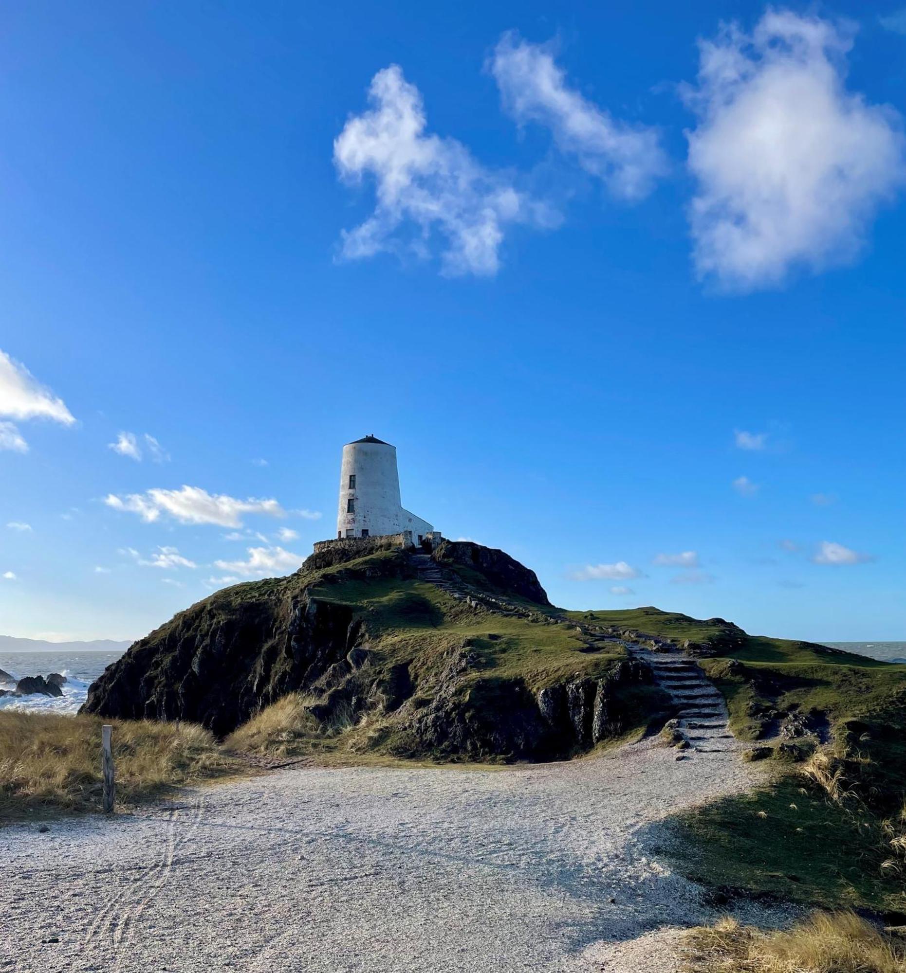 Menai Bridge Holiday home *